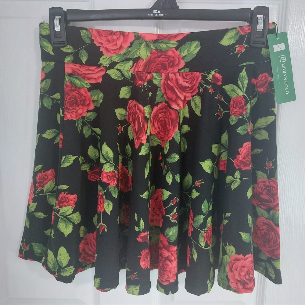 BNWT🎁 LuLaRoe Floral Skater Skirt in Black and Red